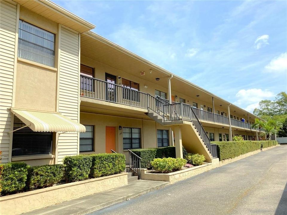 For Sale: $77,900 (1 beds, 1 baths, 680 Square Feet)