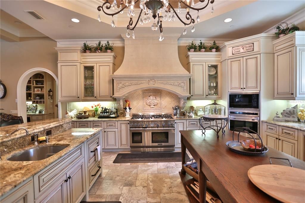 For Sale: $9,250,000 (5 beds, 5 baths, 7985 Square Feet)