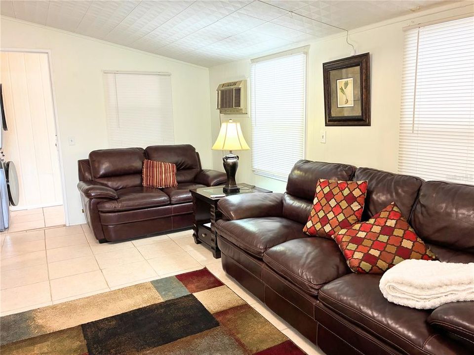 На продажу: $120,000 (2 спален, 1 ванн, 500 Квадратных фут)