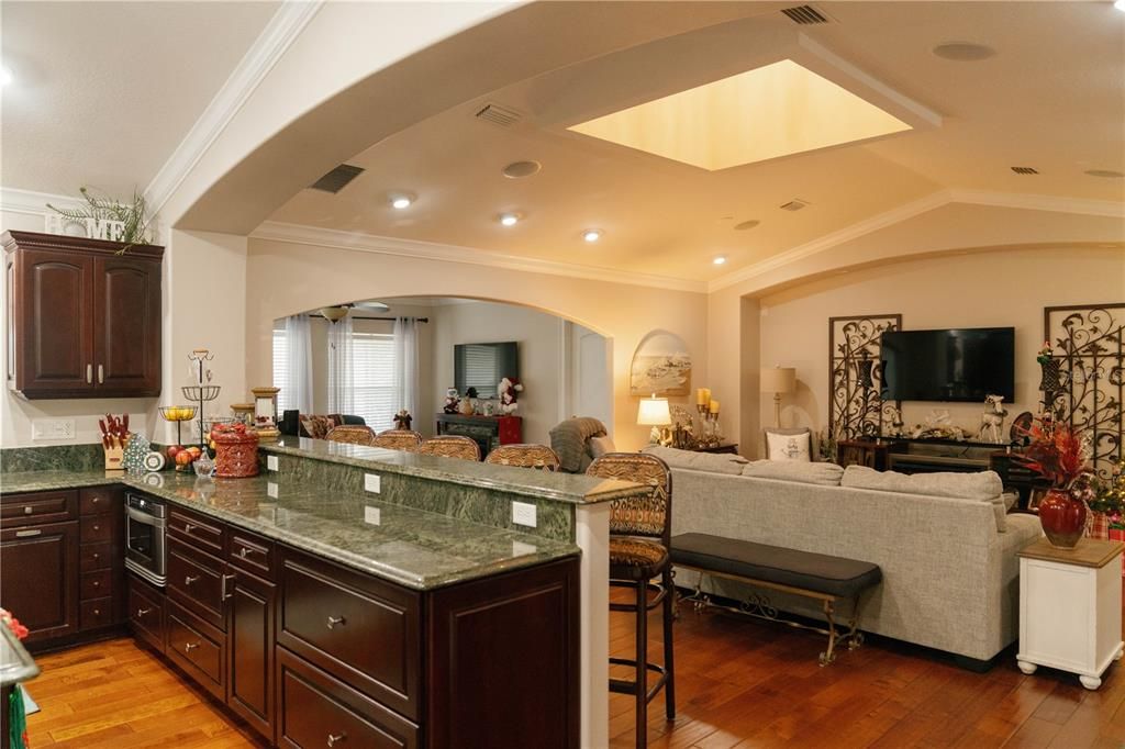 En Venta: $825,000 (3 camas, 2 baños, 2506 Pies cuadrados)