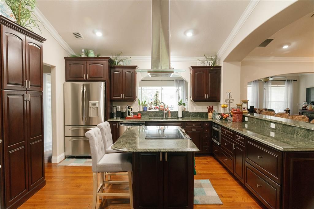 En Venta: $825,000 (3 camas, 2 baños, 2506 Pies cuadrados)