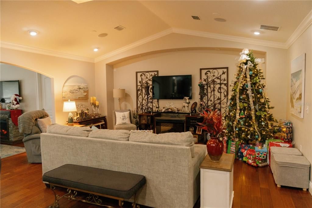 En Venta: $825,000 (3 camas, 2 baños, 2506 Pies cuadrados)