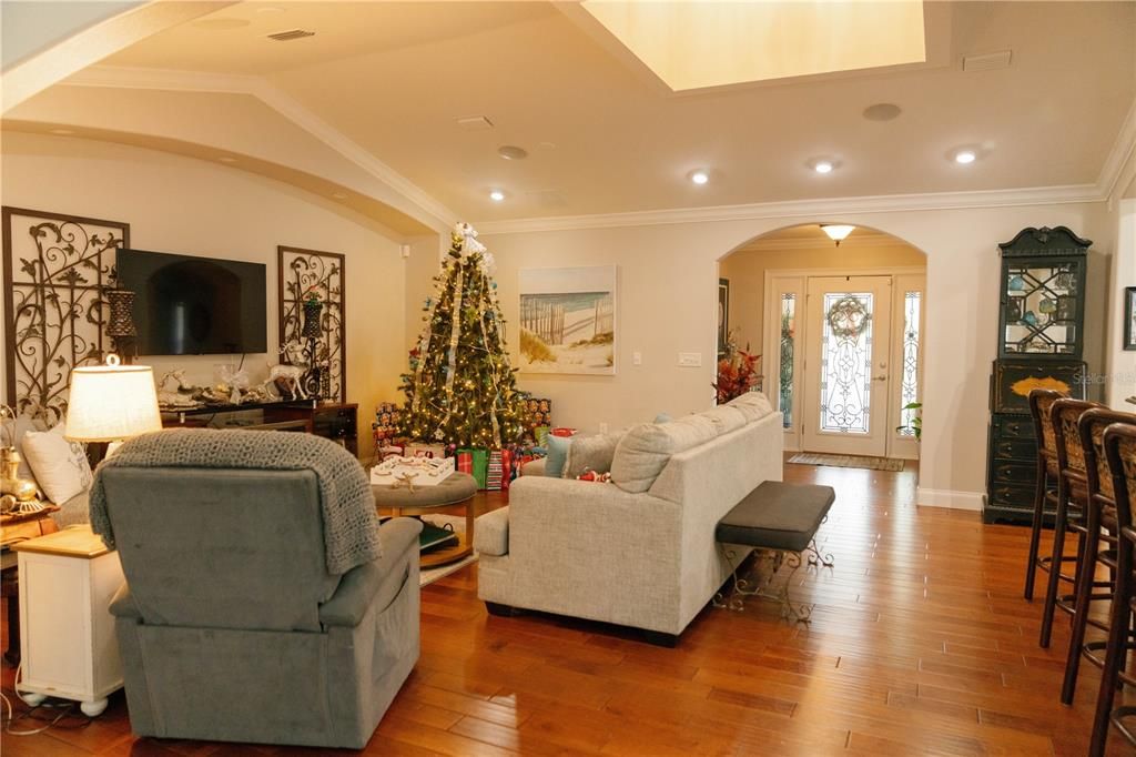 En Venta: $825,000 (3 camas, 2 baños, 2506 Pies cuadrados)