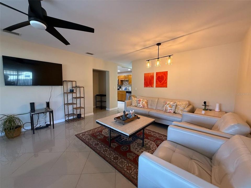 For Rent: $3,000 (3 beds, 1 baths, 1066 Square Feet)