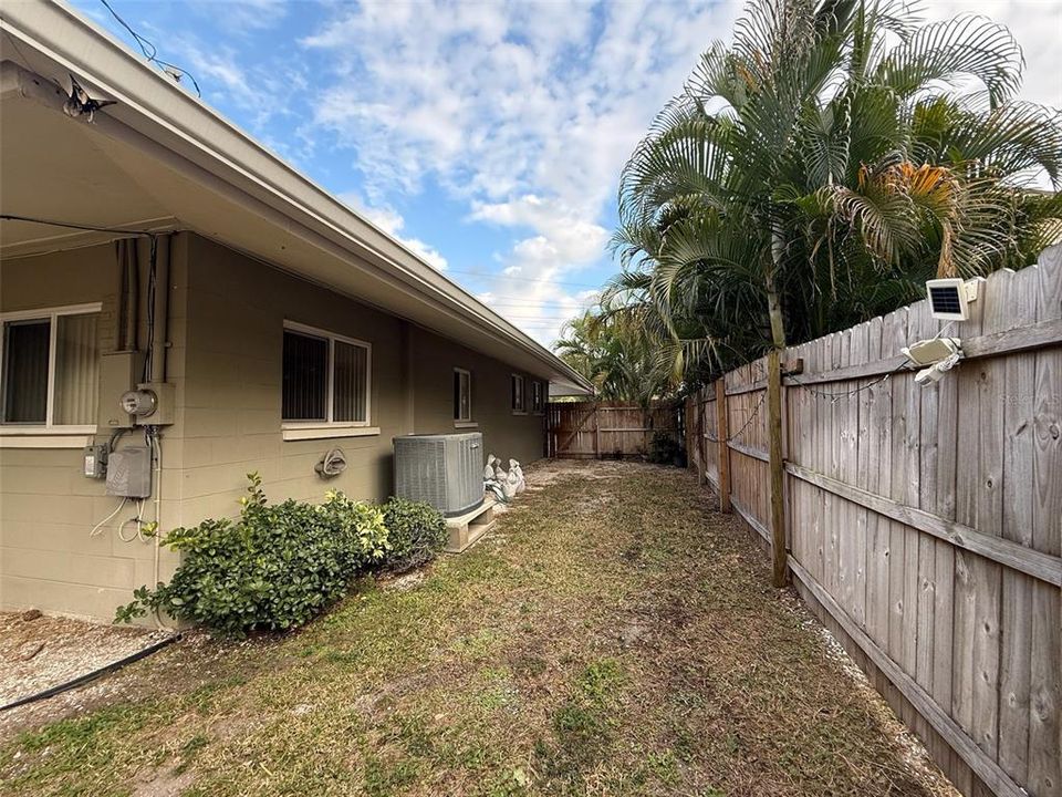 For Rent: $3,000 (3 beds, 1 baths, 1066 Square Feet)