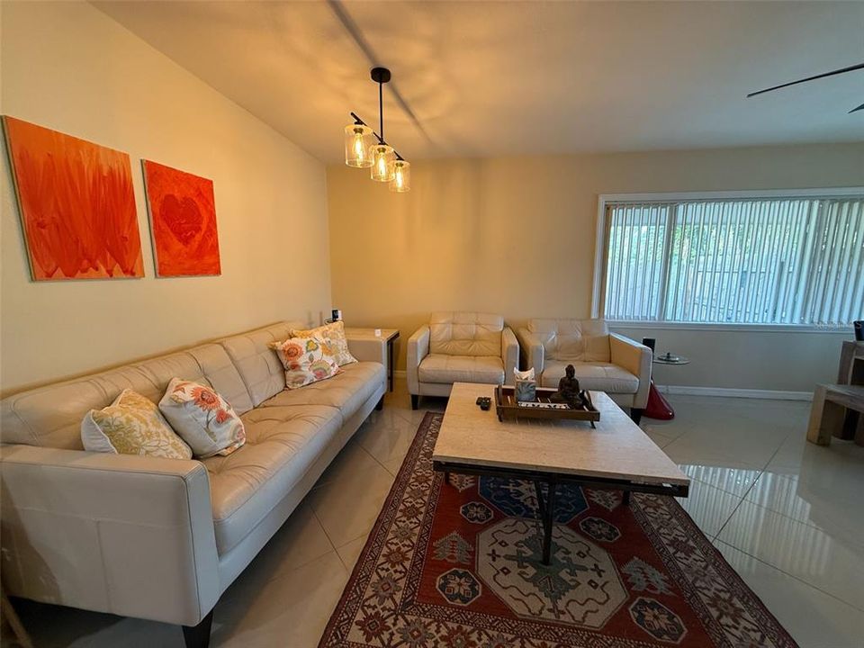 For Rent: $3,000 (3 beds, 1 baths, 1066 Square Feet)