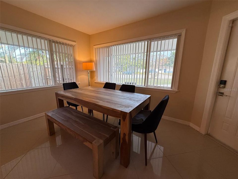 For Rent: $3,000 (3 beds, 1 baths, 1066 Square Feet)