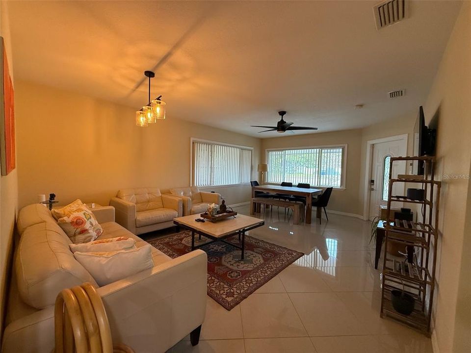 For Rent: $3,000 (3 beds, 1 baths, 1066 Square Feet)