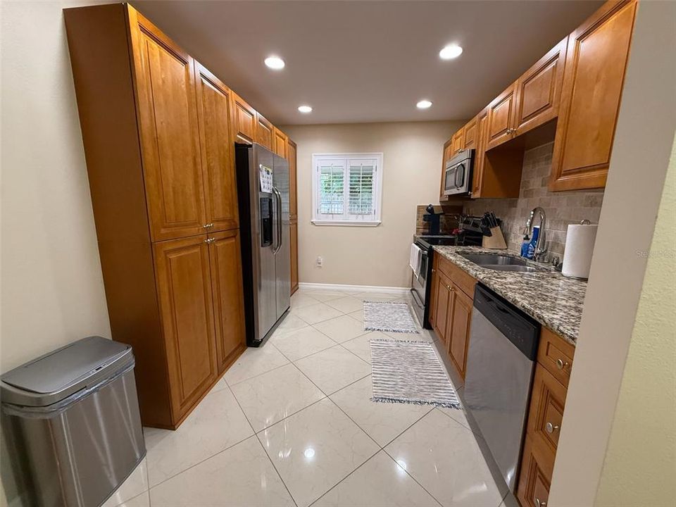 For Rent: $3,000 (3 beds, 1 baths, 1066 Square Feet)