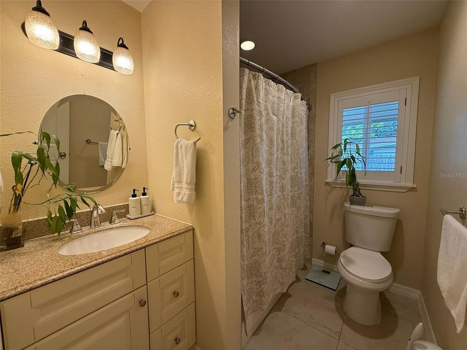 For Rent: $3,000 (3 beds, 1 baths, 1066 Square Feet)