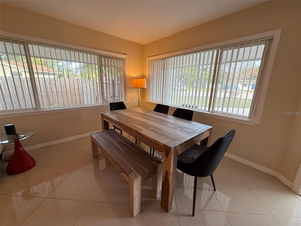 For Rent: $3,000 (3 beds, 1 baths, 1066 Square Feet)