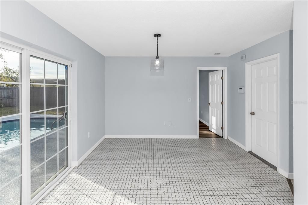 На продажу: $325,000 (3 спален, 2 ванн, 1305 Квадратных фут)