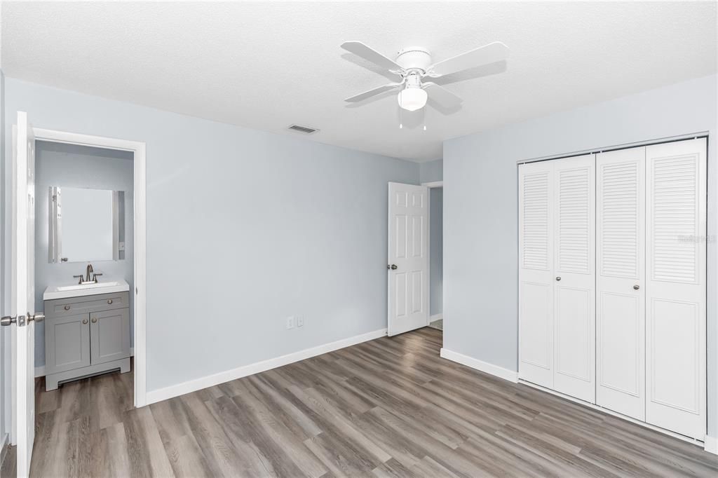 На продажу: $325,000 (3 спален, 2 ванн, 1305 Квадратных фут)