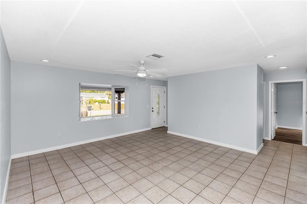 На продажу: $325,000 (3 спален, 2 ванн, 1305 Квадратных фут)