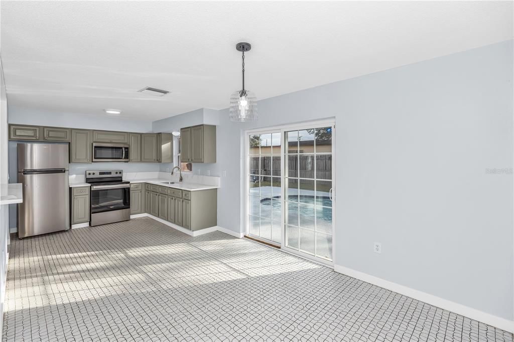 На продажу: $325,000 (3 спален, 2 ванн, 1305 Квадратных фут)