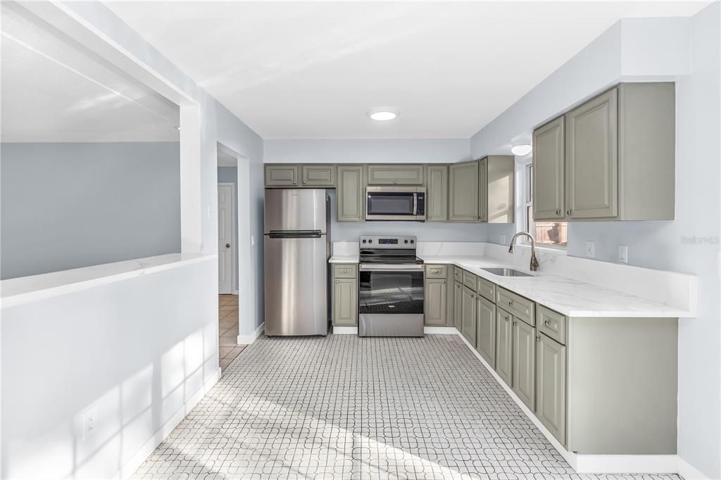 На продажу: $325,000 (3 спален, 2 ванн, 1305 Квадратных фут)