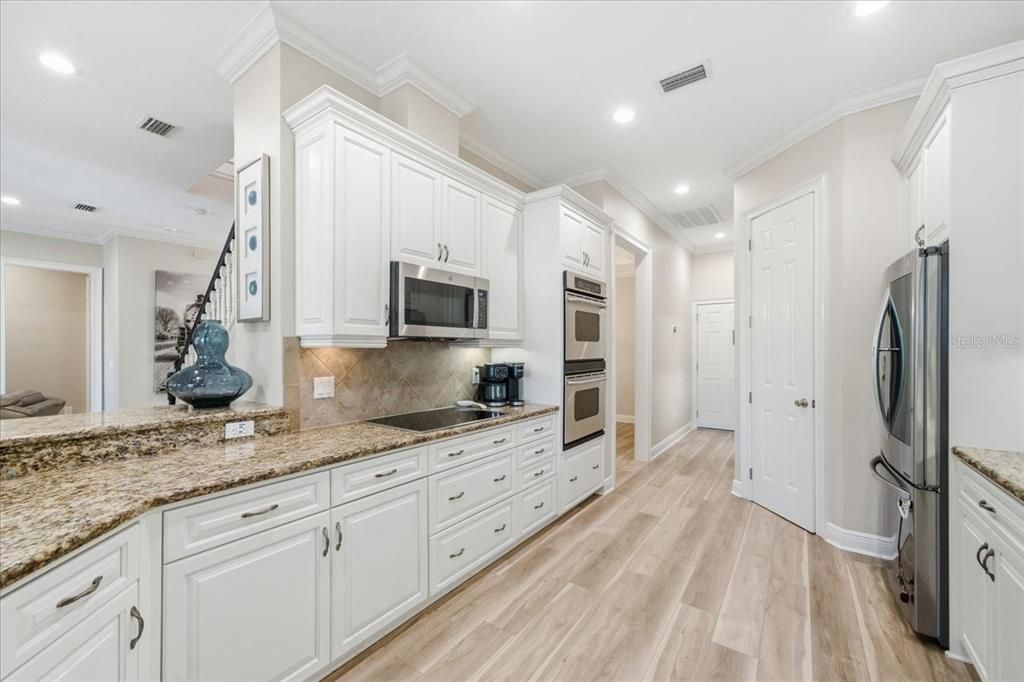 合同活跃: $925,000 (4 贝兹, 3 浴室, 3176 平方英尺)