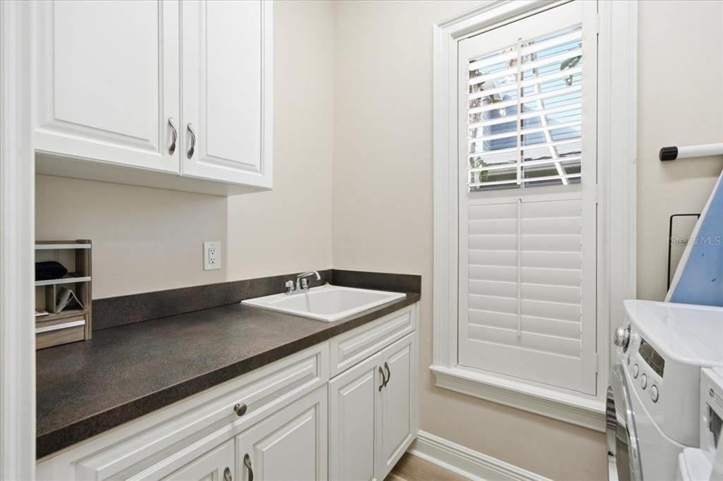 合同活跃: $925,000 (4 贝兹, 3 浴室, 3176 平方英尺)