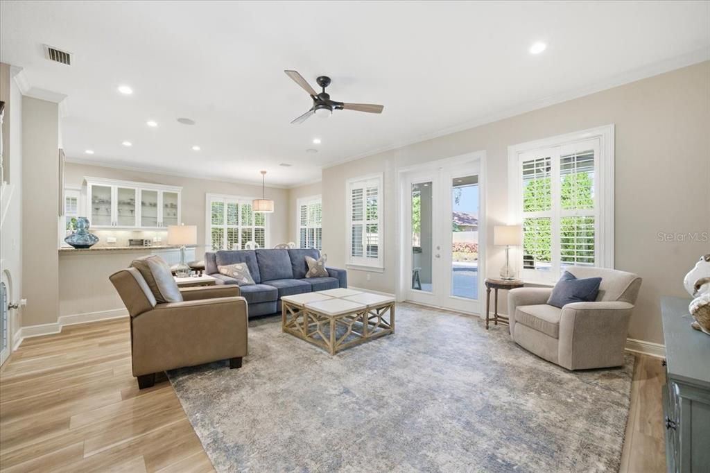 合同活跃: $925,000 (4 贝兹, 3 浴室, 3176 平方英尺)