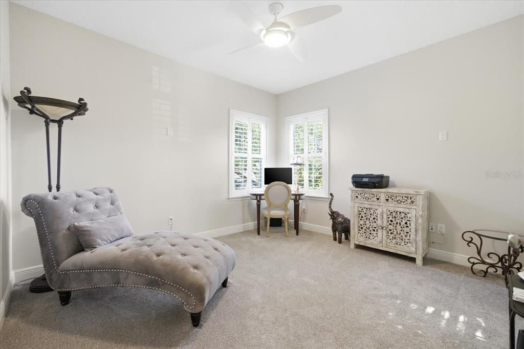 合同活跃: $925,000 (4 贝兹, 3 浴室, 3176 平方英尺)