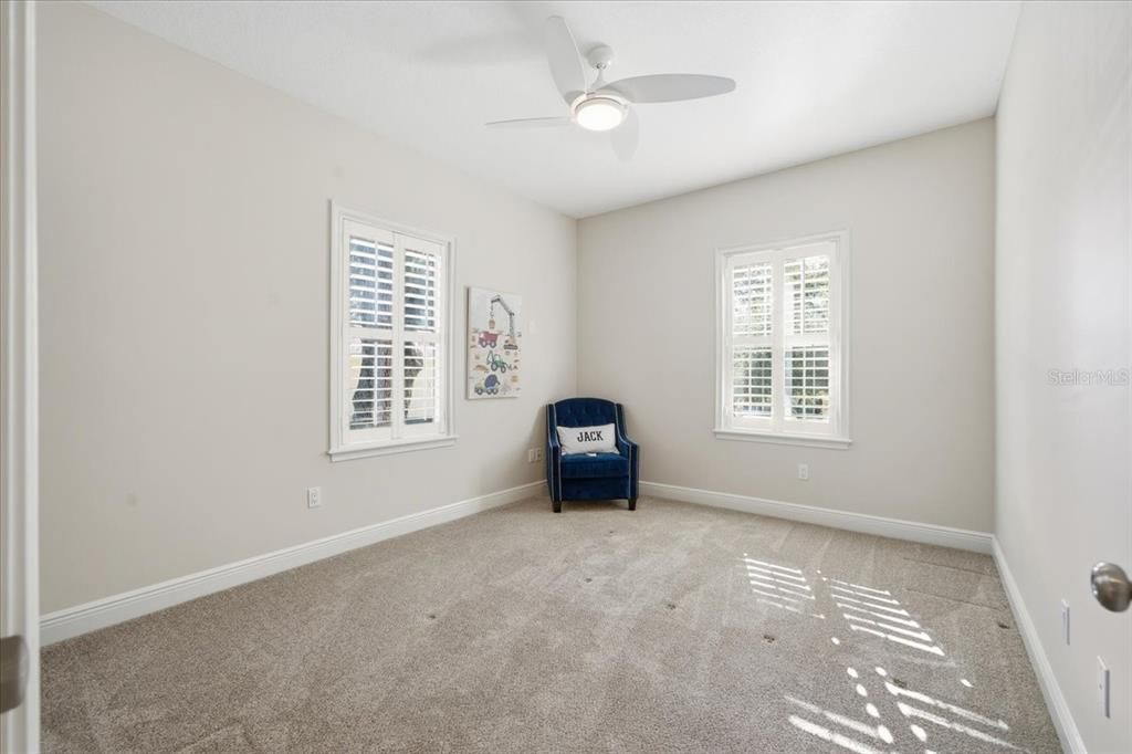 合同活跃: $925,000 (4 贝兹, 3 浴室, 3176 平方英尺)