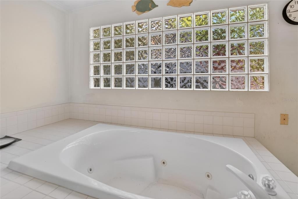 待售: $220,000 (2 贝兹, 2 浴室, 1144 平方英尺)