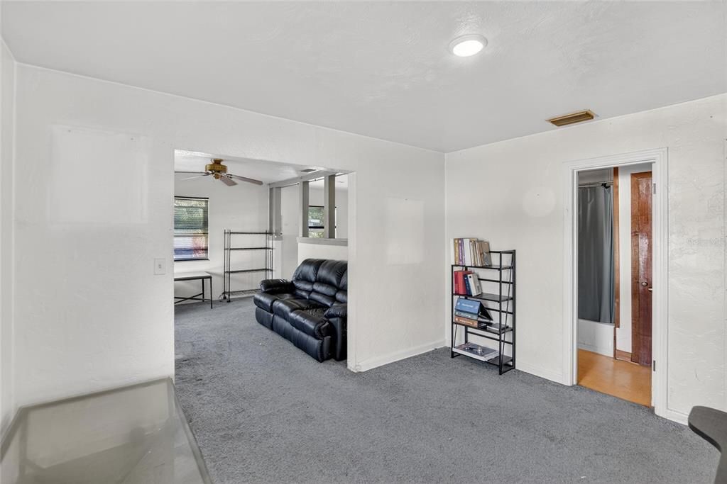 待售: $220,000 (2 贝兹, 2 浴室, 1144 平方英尺)