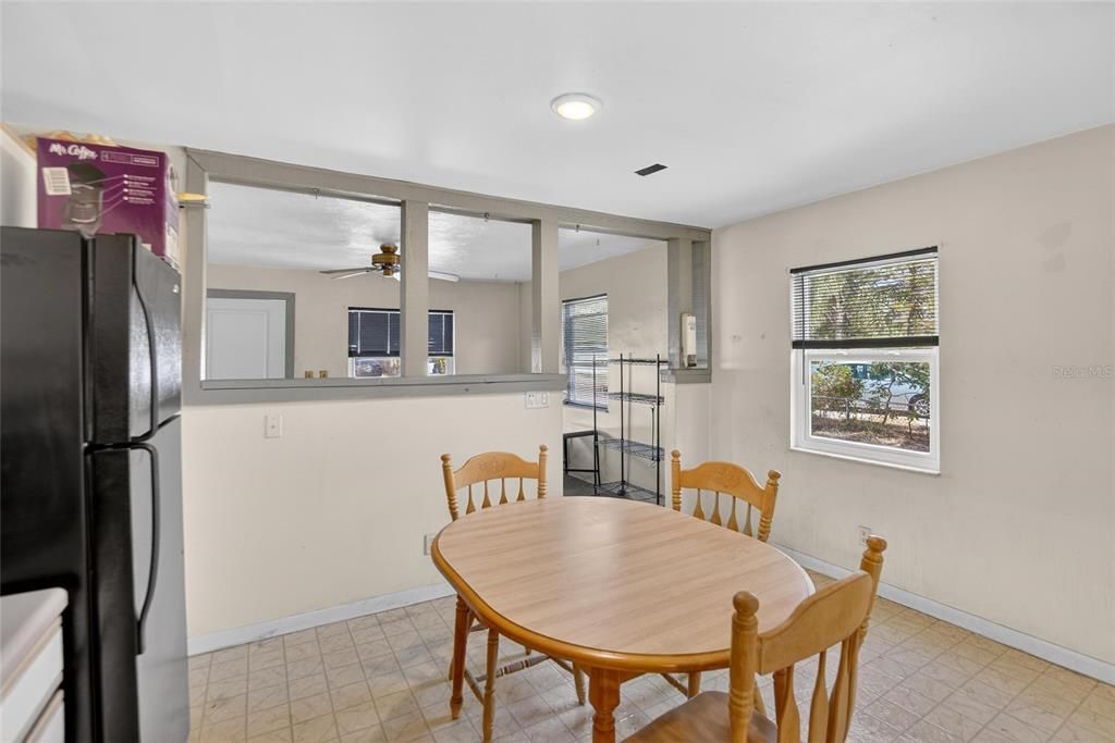 待售: $220,000 (2 贝兹, 2 浴室, 1144 平方英尺)