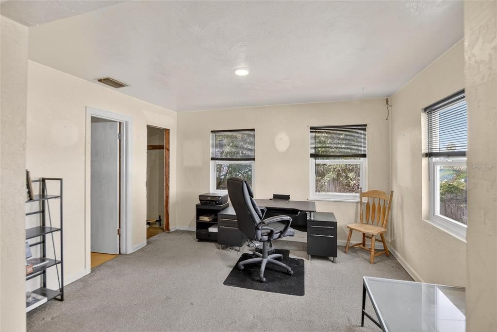 待售: $220,000 (2 贝兹, 2 浴室, 1144 平方英尺)