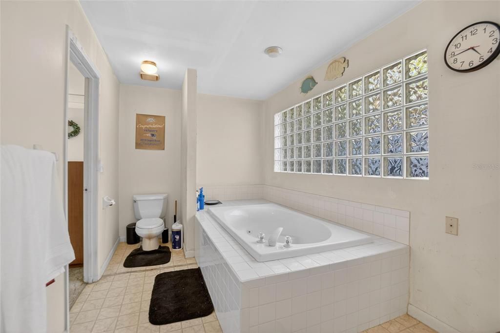 待售: $220,000 (2 贝兹, 2 浴室, 1144 平方英尺)