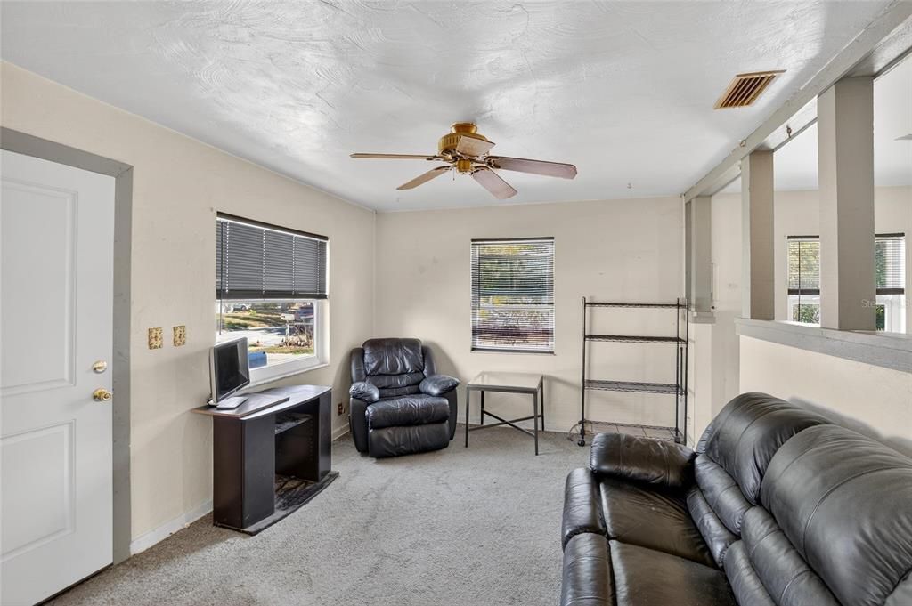 待售: $220,000 (2 贝兹, 2 浴室, 1144 平方英尺)