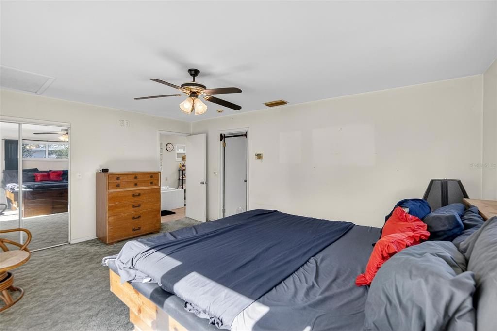 待售: $220,000 (2 贝兹, 2 浴室, 1144 平方英尺)