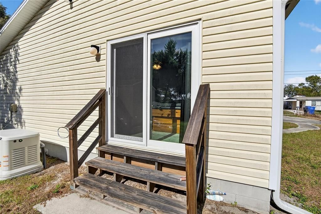 待售: $220,000 (2 贝兹, 2 浴室, 1144 平方英尺)