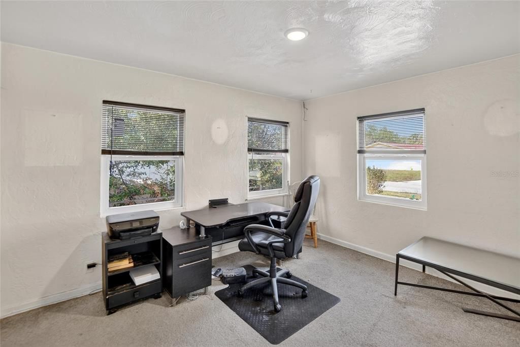 待售: $220,000 (2 贝兹, 2 浴室, 1144 平方英尺)