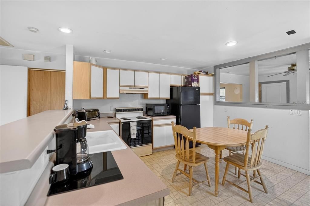 待售: $220,000 (2 贝兹, 2 浴室, 1144 平方英尺)