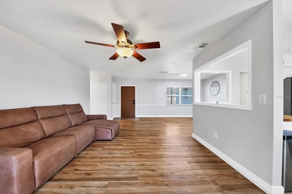 For Sale: $400,000 (2 beds, 2 baths, 1442 Square Feet)