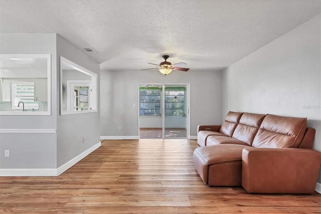 For Sale: $400,000 (2 beds, 2 baths, 1442 Square Feet)