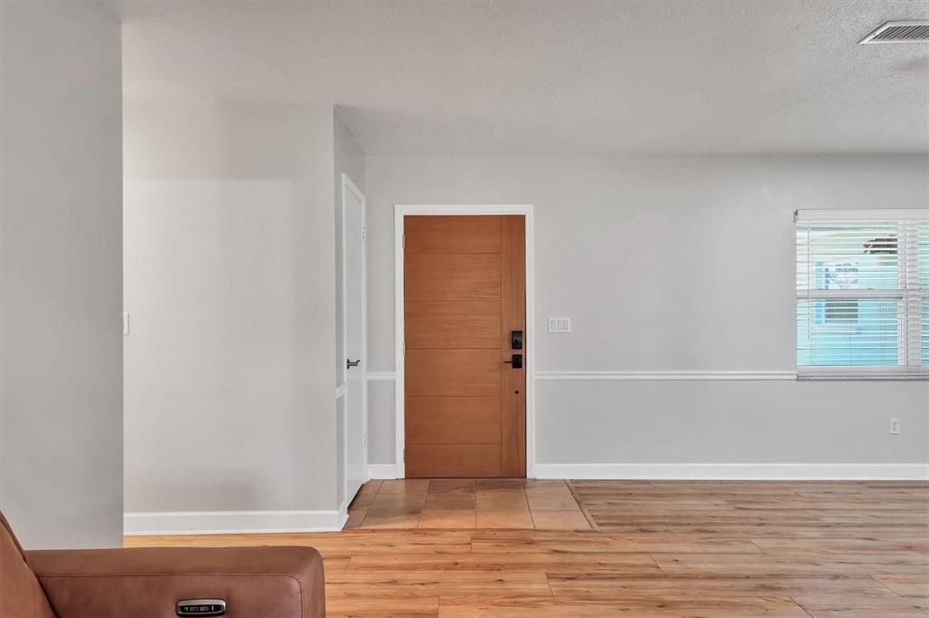 For Sale: $400,000 (2 beds, 2 baths, 1442 Square Feet)