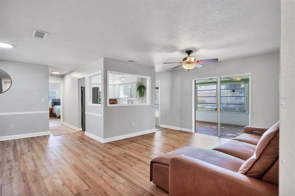 For Sale: $400,000 (2 beds, 2 baths, 1442 Square Feet)