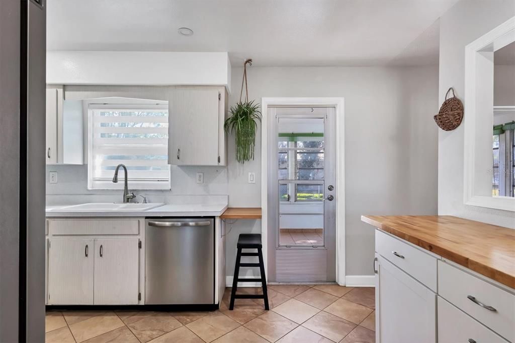 For Sale: $400,000 (2 beds, 2 baths, 1442 Square Feet)