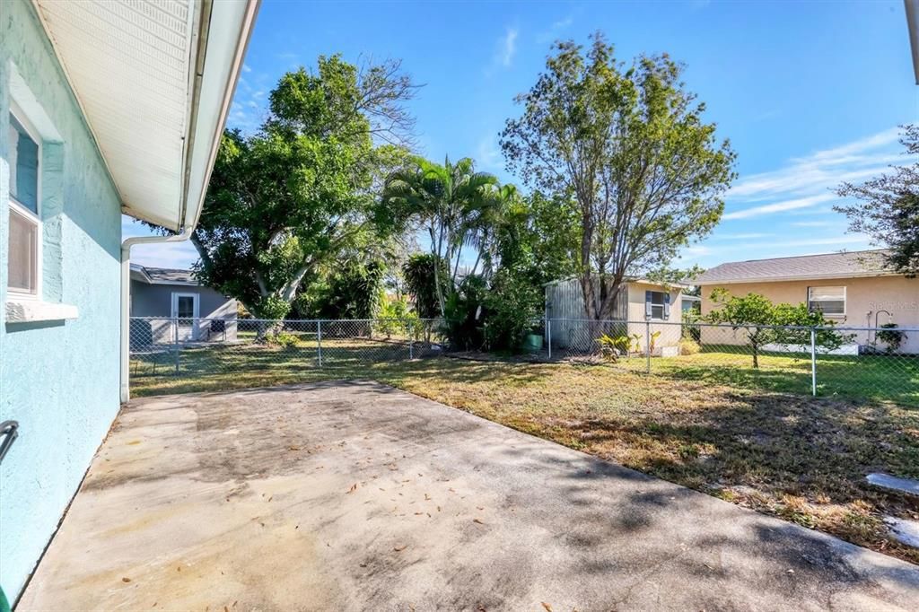 For Sale: $400,000 (2 beds, 2 baths, 1442 Square Feet)