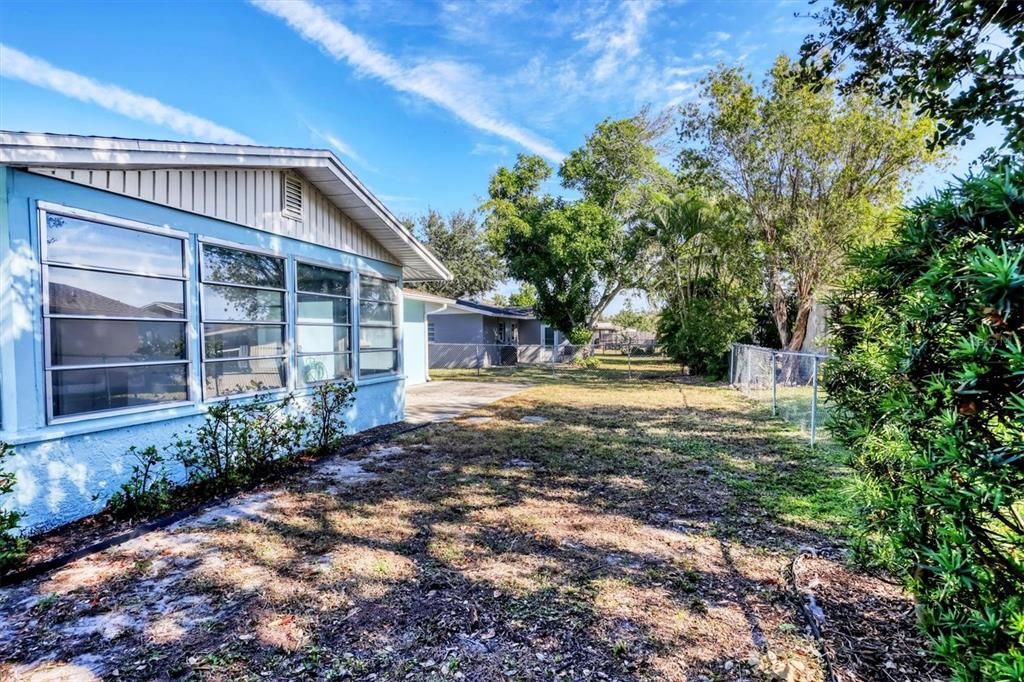 For Sale: $400,000 (2 beds, 2 baths, 1442 Square Feet)