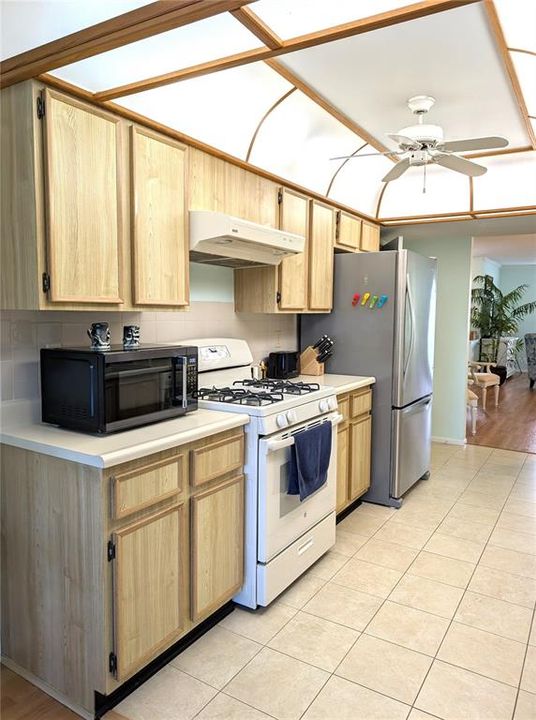 For Sale: $199,900 (2 beds, 2 baths, 1440 Square Feet)