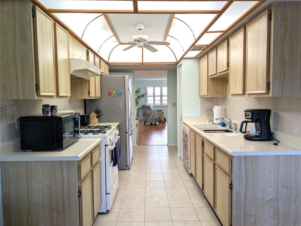 For Sale: $199,900 (2 beds, 2 baths, 1440 Square Feet)