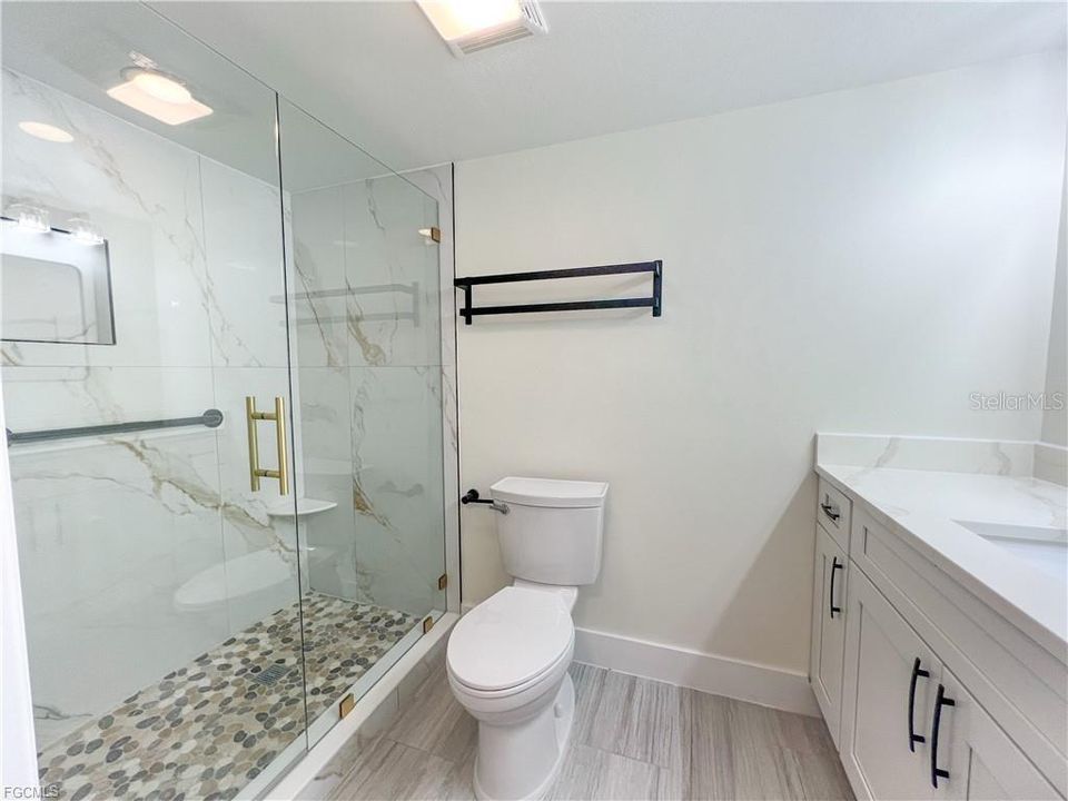 待售: $198,900 (2 贝兹, 2 浴室, 1165 平方英尺)