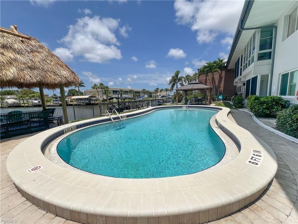 待售: $198,900 (2 贝兹, 2 浴室, 1165 平方英尺)