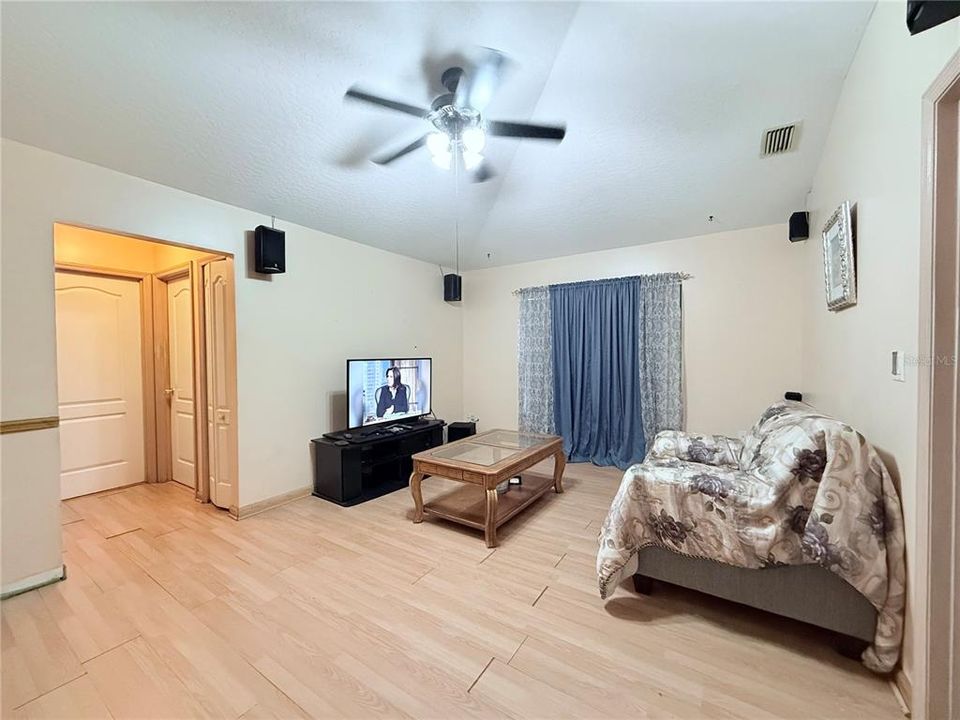 En Venta: $269,000 (3 camas, 2 baños, 1451 Pies cuadrados)