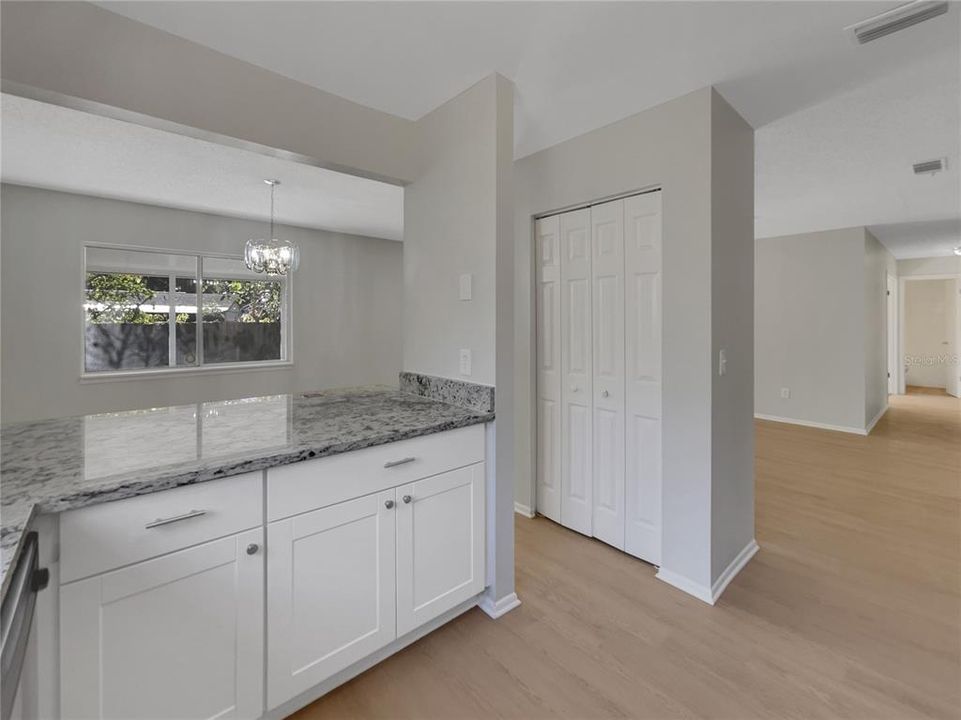 На продажу: $326,000 (3 спален, 2 ванн, 1217 Квадратных фут)