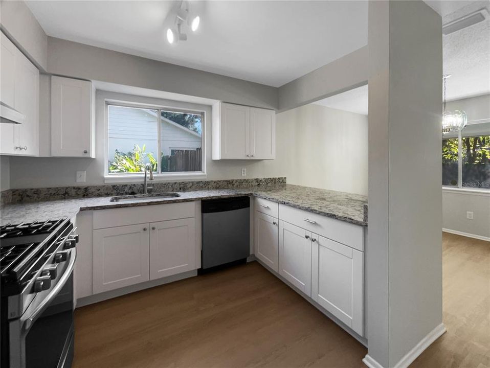 На продажу: $326,000 (3 спален, 2 ванн, 1217 Квадратных фут)