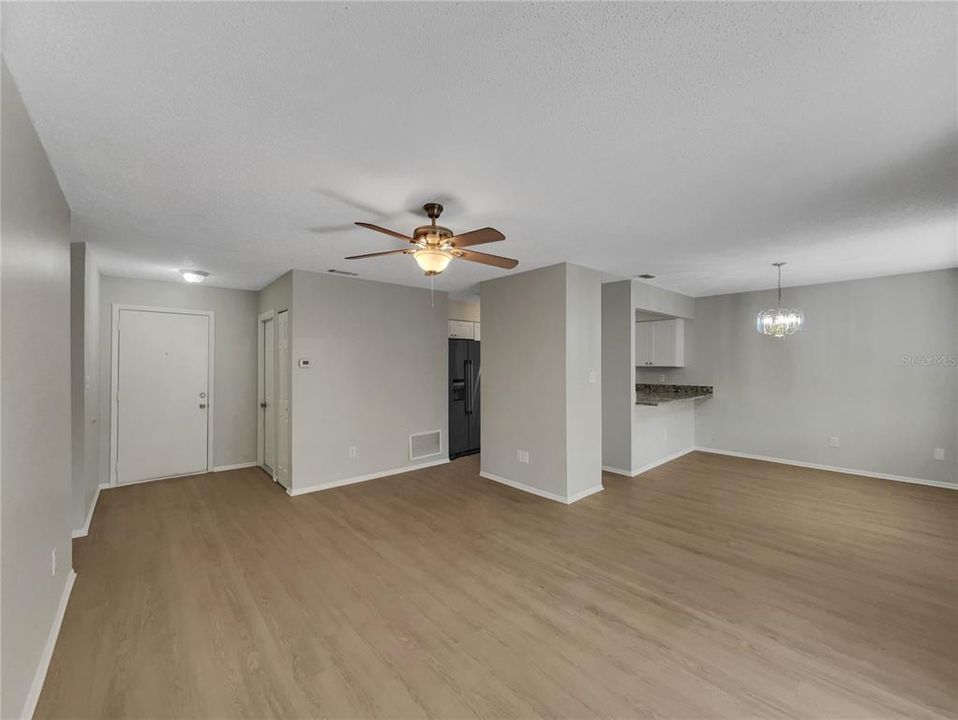 На продажу: $326,000 (3 спален, 2 ванн, 1217 Квадратных фут)